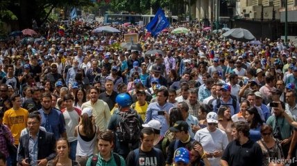 Президент Венесуэлы из-за протестов повысил минимальную зарплату на 60%