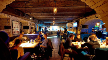 Многие киевские бары расположены в подвалах и могут работать даже во время воздушных тревог