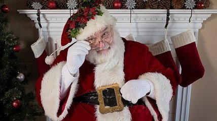 Странные и смешные Санта-Клаусы, травмирующие психику детей