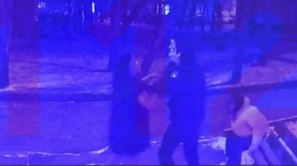 Полицейский подстрелил 13-летнюю девочку, отказавшую ему в близости: видео происшествия в Москве попало в сеть