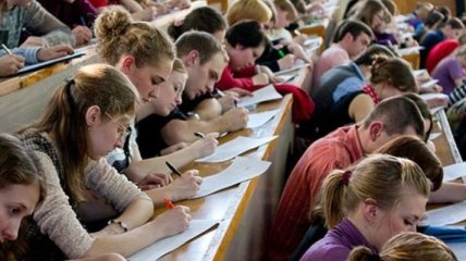 Для украинских студентов повысили социальные стипендии