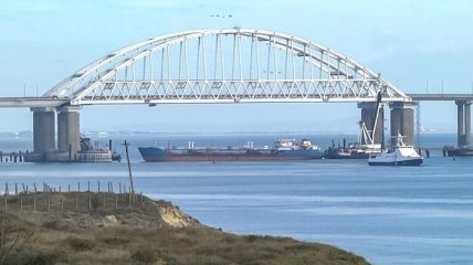 Россия перекрыла судоходство через Керченский пролив