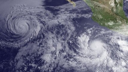 Ураган "Бланка" усилился в Тихом океане к четвертой категории