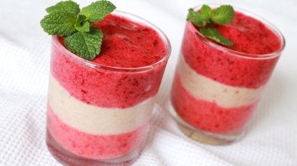 Рецепт. Трехслойный десерт с йогуртом (видео)