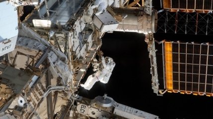 Американские астронавты выйдут в космос с борта МКС для монтажа стыковочного адаптера