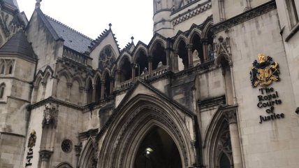 Суд Лондона рассмотрит три дела против украинских олигархов 