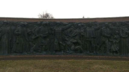 Неизвестные повредили монумент Вечной Славы в Ровно (Фото)