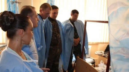 Ветераны "Динамо" посетили бойцов АТО в госпитале