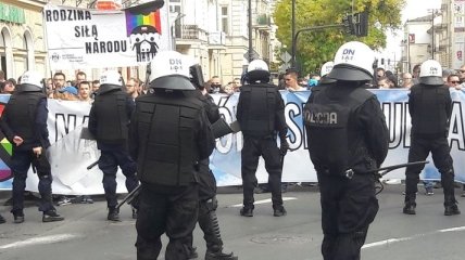 В польском Люблине полиция разогнала водометами противников Марша равенства 