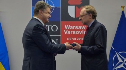 Президент вручил орден князя Ярослава Мудрого заместителю генсека НАТО