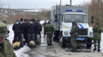 Террористы ОРЛО передали Украине 33 заключенных 