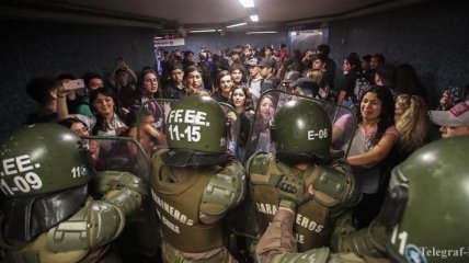 Протести в Чилі переросли в масові заворушення 