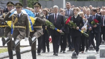 Президент почтил память жертв политических репрессий