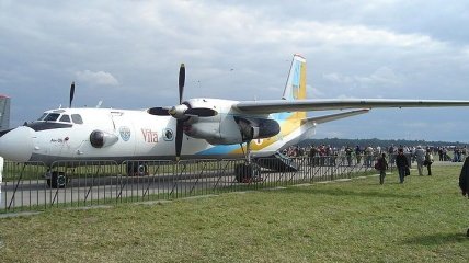 В Борисполе презентуют восстановленный самолет Ан-26 "Везунчик"