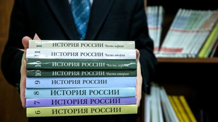 Росіяни, які зберегли частину свідомості — знову непритомні. На цей раз від появи "нового підручника історії"