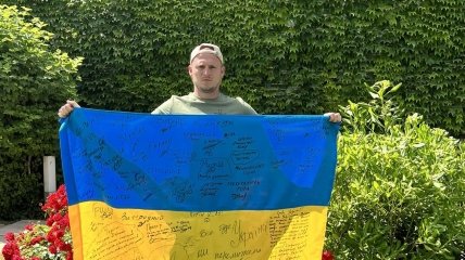 На ЧС-2022 зомбі відібрали у фанатів прапор "Азова": Зозуля дав їм слушну пораду