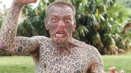 Мужчина полностью забил свое тело татуировками, чтобы быть похожим на леопарда (Фото)