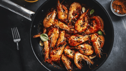 Креветки в томатном соусе (видео)