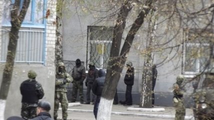МВД: Райотдел милиции в Славянске захватили ради оружия