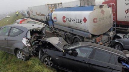 Бельгия: масштабная авария - столкнулись десятки автомобилей.