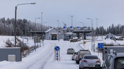 Доведеться їхати через батьківщину Санти: Фінляндія оригінально "покарала" мігрантів із росії за заворушення на кордоні