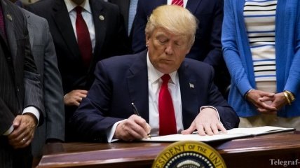 Трамп подписал бюджет США, включающий и помощь Украине 