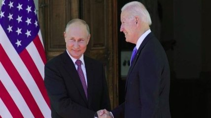 "Все бы ничего, но выпирающий бронежилет…": в сети обсуждают первые фото и видео встречи Путина с Байденом