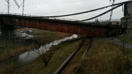 Взорванный под Мариуполем мост восстановят за две недели
