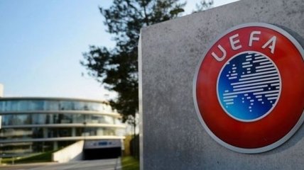 Айнтрахт и Олимпиакос могут быть наказаны УЕФА
