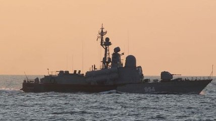 Выкачивали газ: ракетный катер РФ обнаружили в морской экономической зоне Украины (Видео)