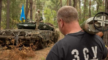 Військових потрібно забезпечувати, тренувати, одягати і навчати