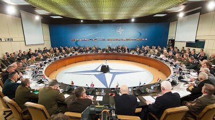 НАТО заблокировало выдачу виз 10 дипломатам из РФ 
