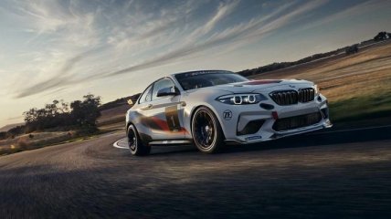 Компания BMW представила новый гоночный автомобиль (Фото)