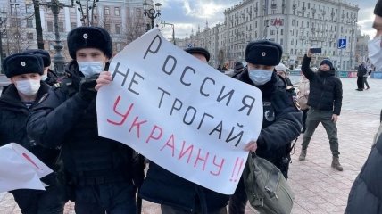 На вулиці Росії вийшли тисячі людей, але мільйонів чекати не варто