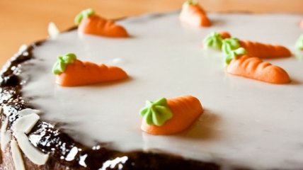 Рецепт дня: морковный торт c орехами, апельсином и корицей