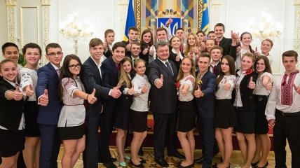 Президент поздравил украинцев с Днем молодежи