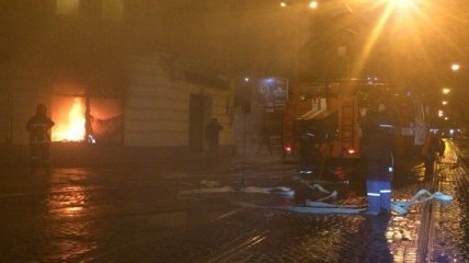 Ночью во Львове сожгли отделение "Сбербанка России"