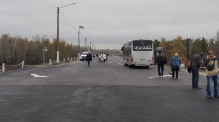 Станица Луганская: между мостом и КПВВ смонтируют автобусные остановки