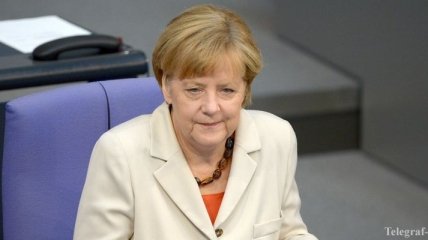 Меркель обеспокоена российскими войсками близ Украины