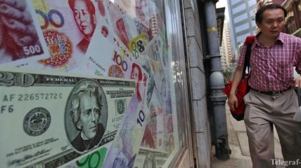 Гонконг провел валютные интервенции на фоне притока денег из РФ 