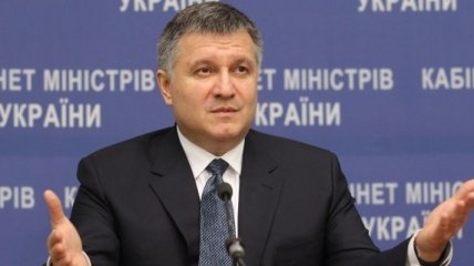 Аваков сообщил, что тесты на коронавирус развезут по всем областям