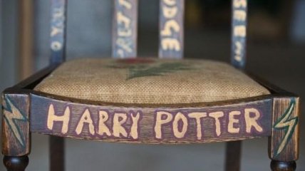 Стул автора книг о "Гарри Поттере" продан на аукционе за $400 тысяч