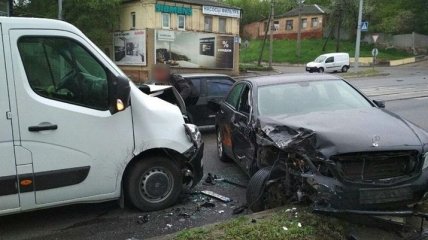 Мужчина на угнанном авто в Харькове протаранил Daewoo: пострадала девочка