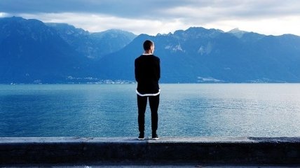 Психологи выяснили, когда человек чувствует себя наиболее одиноким