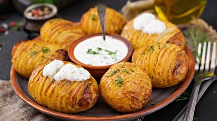 Рецепт запеченої картоплі-гармошки
