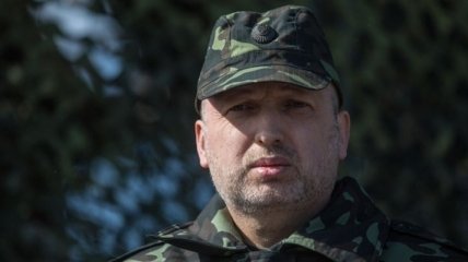 Турчинов обещает отдать под суд десантников, сдавших оружие в Славянске