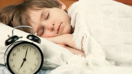 Медики рассказали, как научить детей рано просыпаться