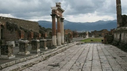 Археологи обнаружили в Помпеях нетронутое доримское захоронение 