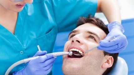 5 болезней, которые можно увидеть по зубам