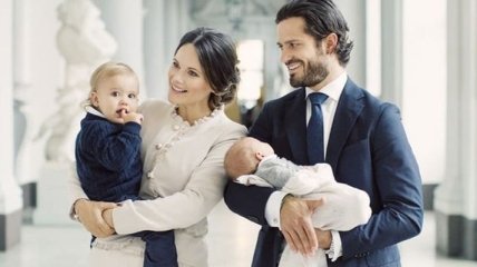 Королевская семья Швеции опубликовала фотографии новорожденного принца